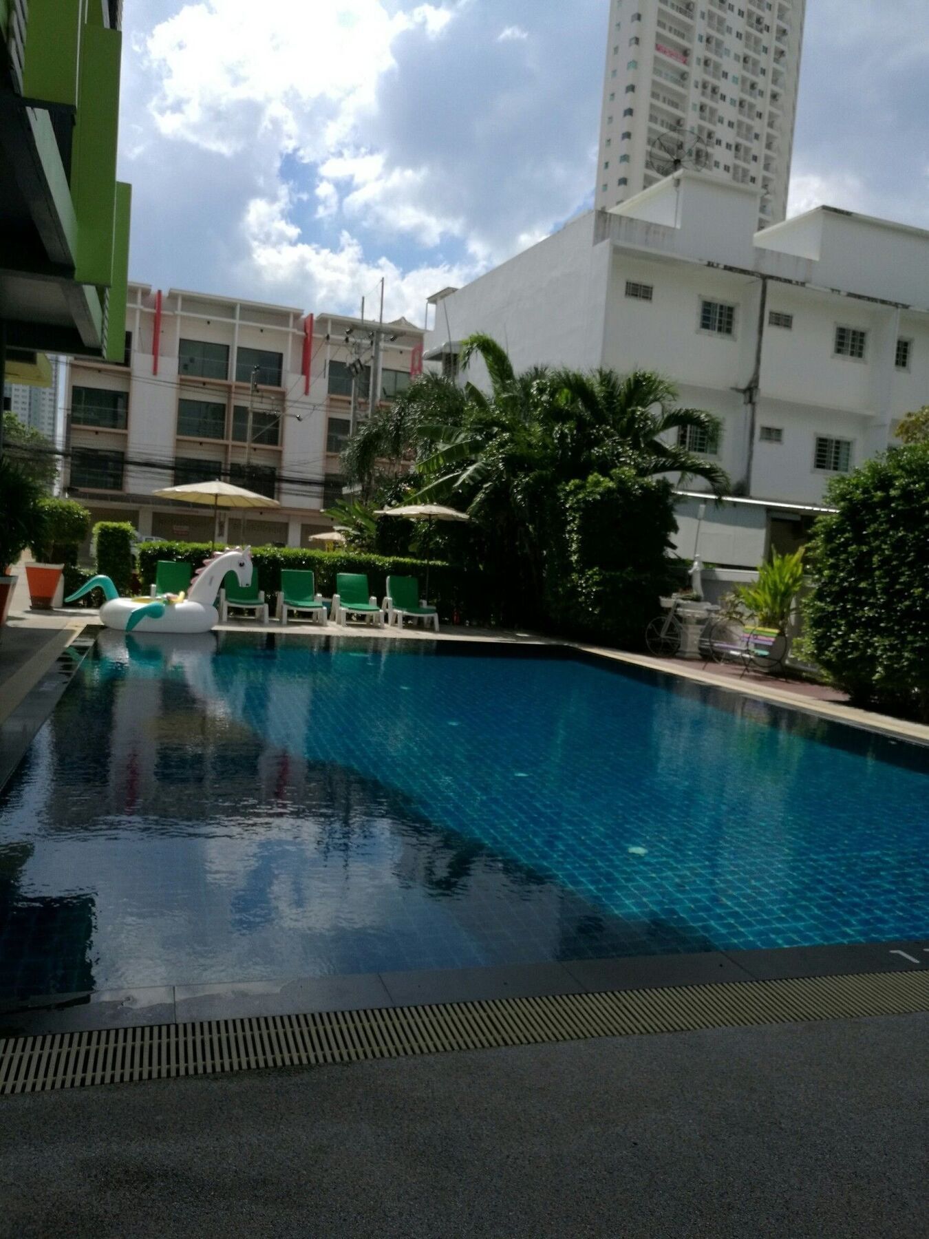 Oyo 75367 Ud Pattaya Hotel Банг-Ламунг Екстер'єр фото